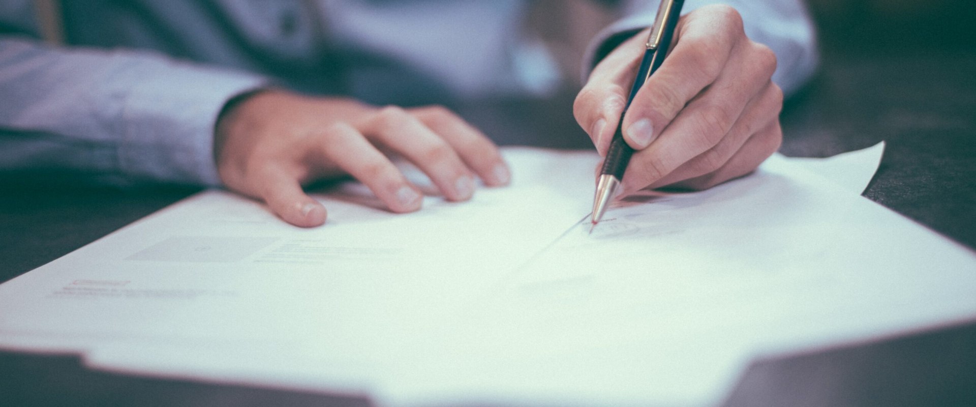 Legal Considerations when Signing a Contract with a Contractor